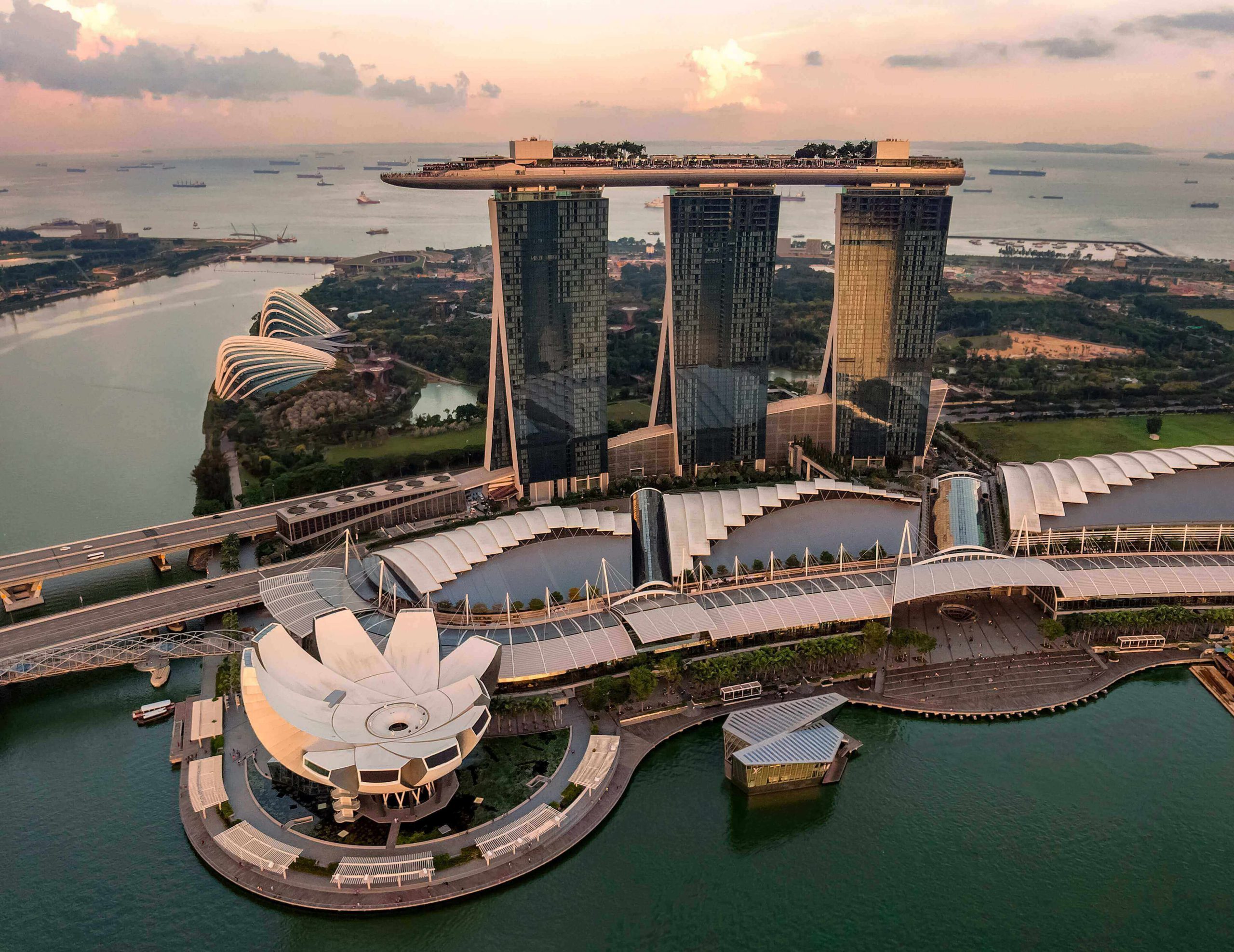 <p>Thành lập tại <b>Singapore</b></p>
